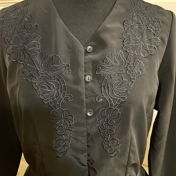 BEA CLASSICS black long sleeved blouse. Size 8. Detailed front. Vintage style. - Picture 5 of 15